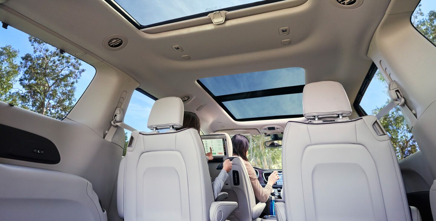 2020 Chrysler Pacifica Hybrid Interior Seating and Moonroof